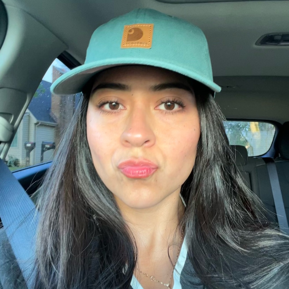 Meet your Posher, Daniela